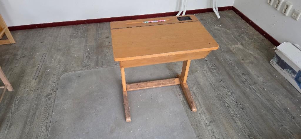 Schoolbankjes, Ophalen, Gebruikt, Tafel(s)