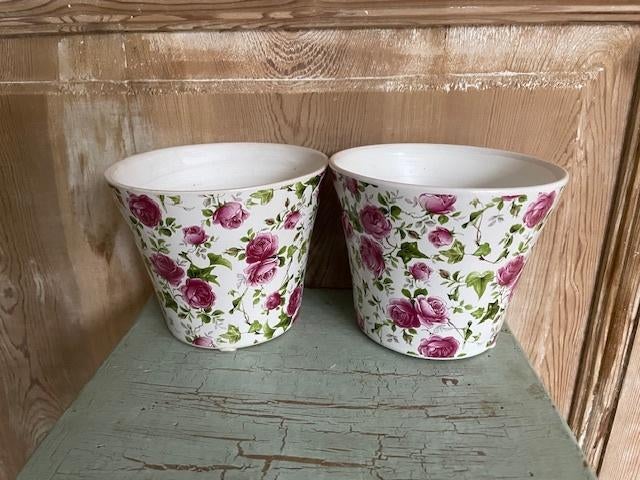 2 x romantische bloempot bloemen rozen / roosjes. Rood Roze., Tuin en Terras, Bloempotten, Ophalen, Overige materialen, Rond, Zo goed als nieuw