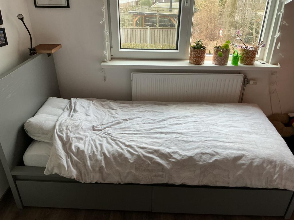 Bed Malm, Huis en Inrichting, Ophalen, 90 cm, Eenpersoons, Zo goed als nieuw