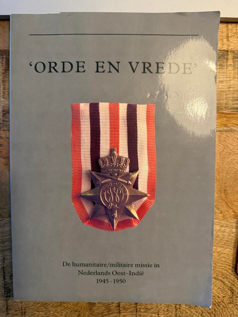 Ereteken Orde & Vrede + Gesigneerd Boek, Ophalen of Verzenden, Overige soorten, Nederland, Lintje, Medaille of Wings