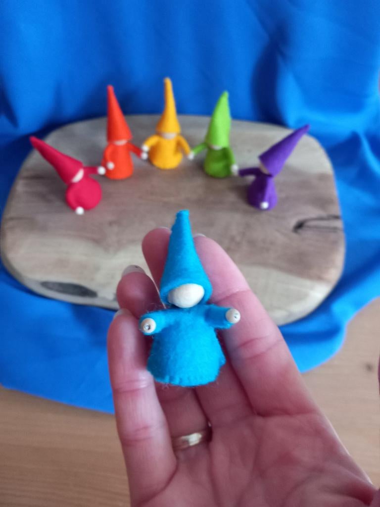 Regenboog Kabouters Vilt - Seizoenstafel Decoratie Jaarring, Ophalen of Verzenden, Nieuw, Overige typen