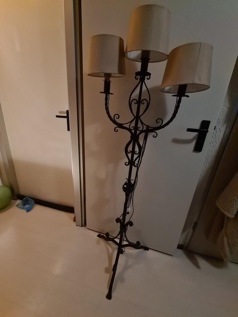 Vintage Smeedijzeren staande schemerlamp, Antiek en Kunst, Ophalen, Overige materialen