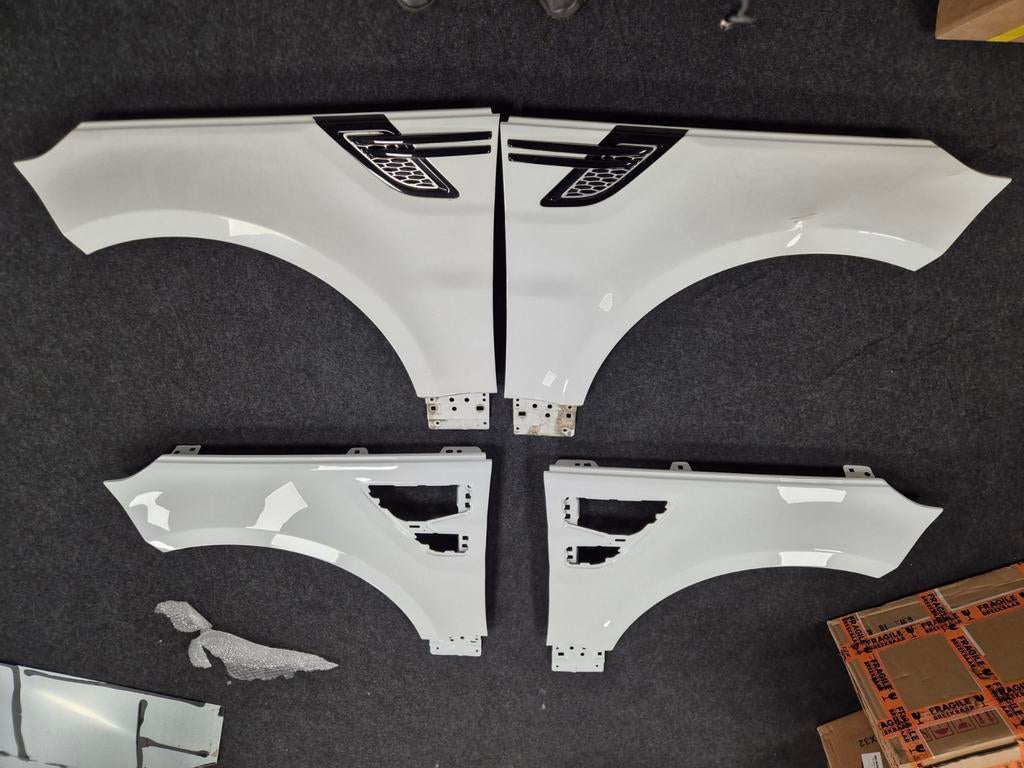 Voorschermen Spatbord Range Rover Sport L494 SVR NIEUW OEM, ., Voor, Ophalen of Verzenden, Spatbord