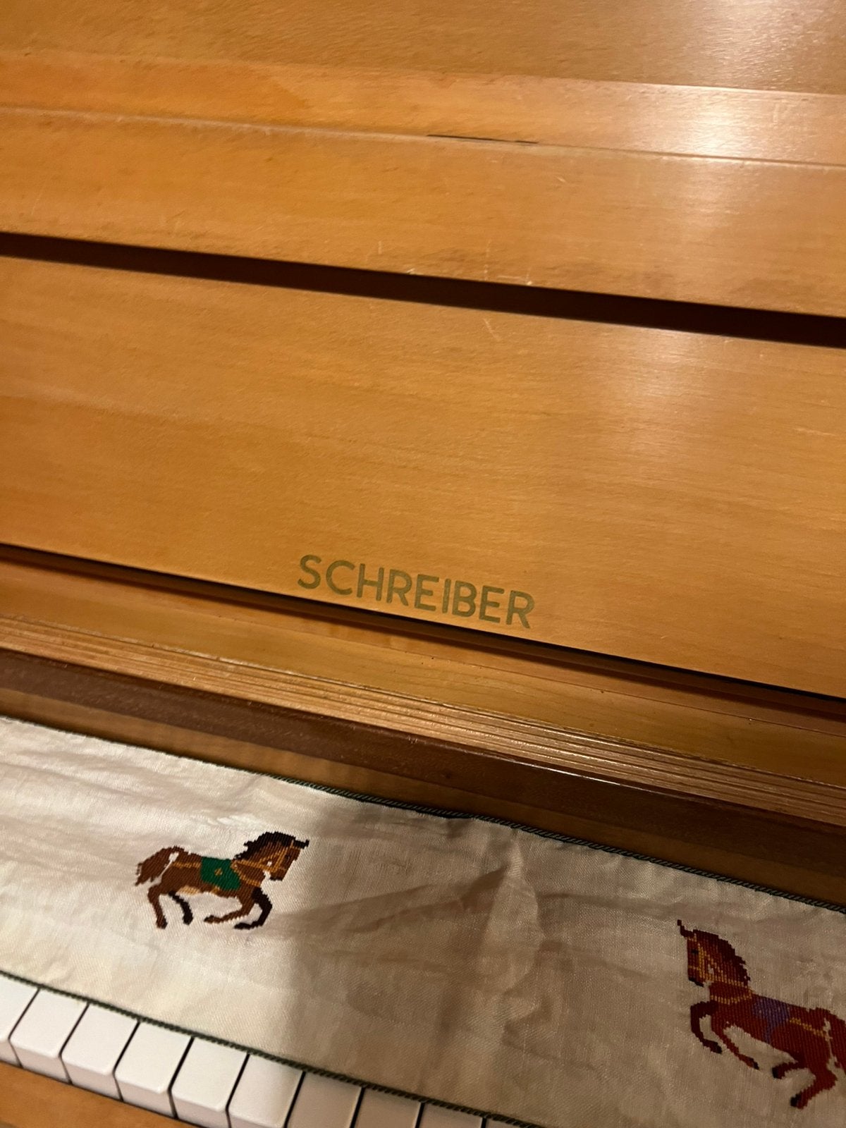 Schreiber piano, gestemd, topklank, staat in Apeldoorn, Ophalen, Gebruikt