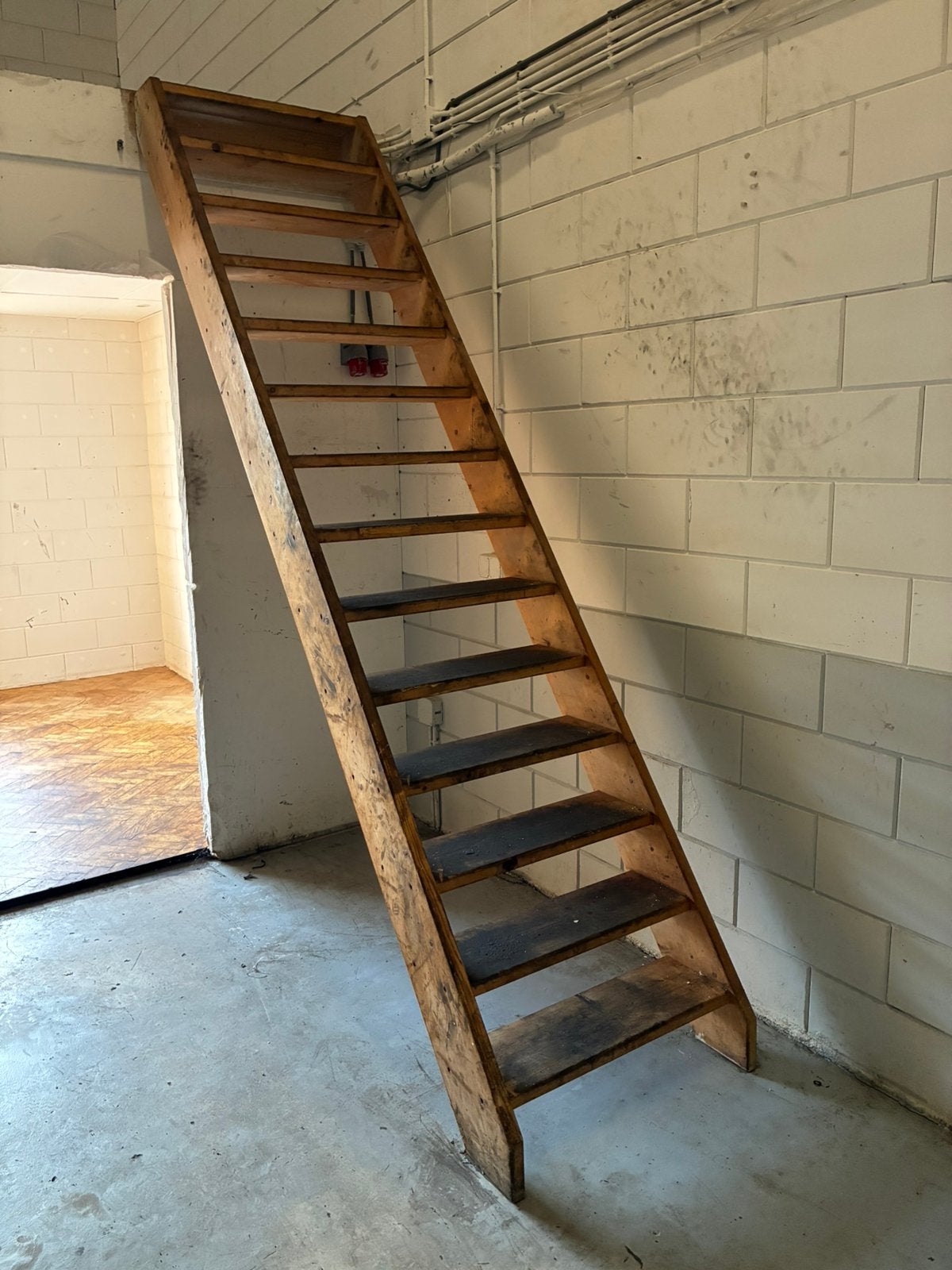 Vaste houten trap, Doe-het-zelf en Verbouw, Ladders en Trappen, Ophalen, Gebruikt, Trap, 2 tot 4 meter