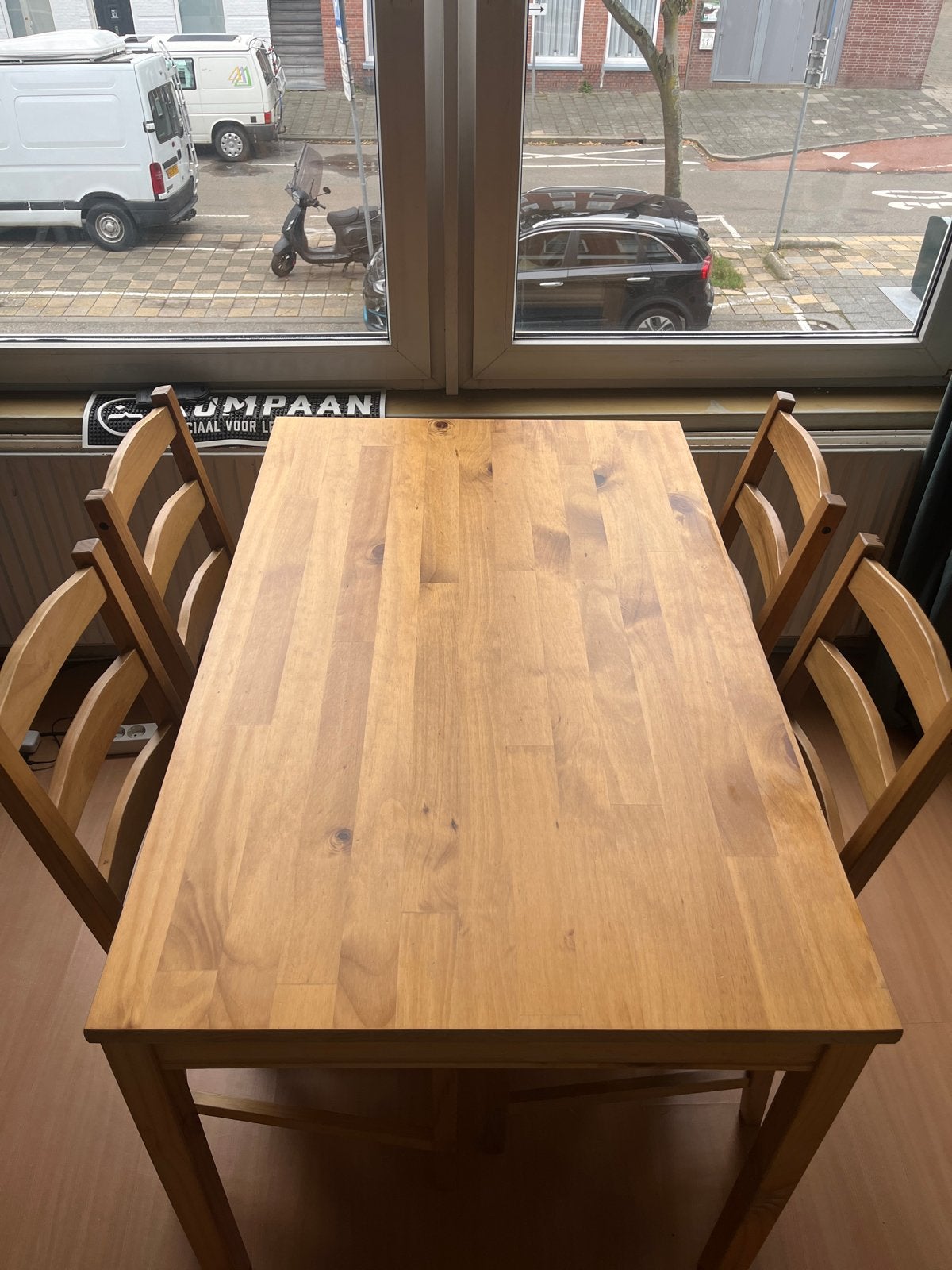 IKEA HAKERNAS eettafel met 4 stoelen (JOKKMOKK) - grenenhout, Ophalen, Gebruikt, 100 tot 150 cm, 50 tot 100 cm