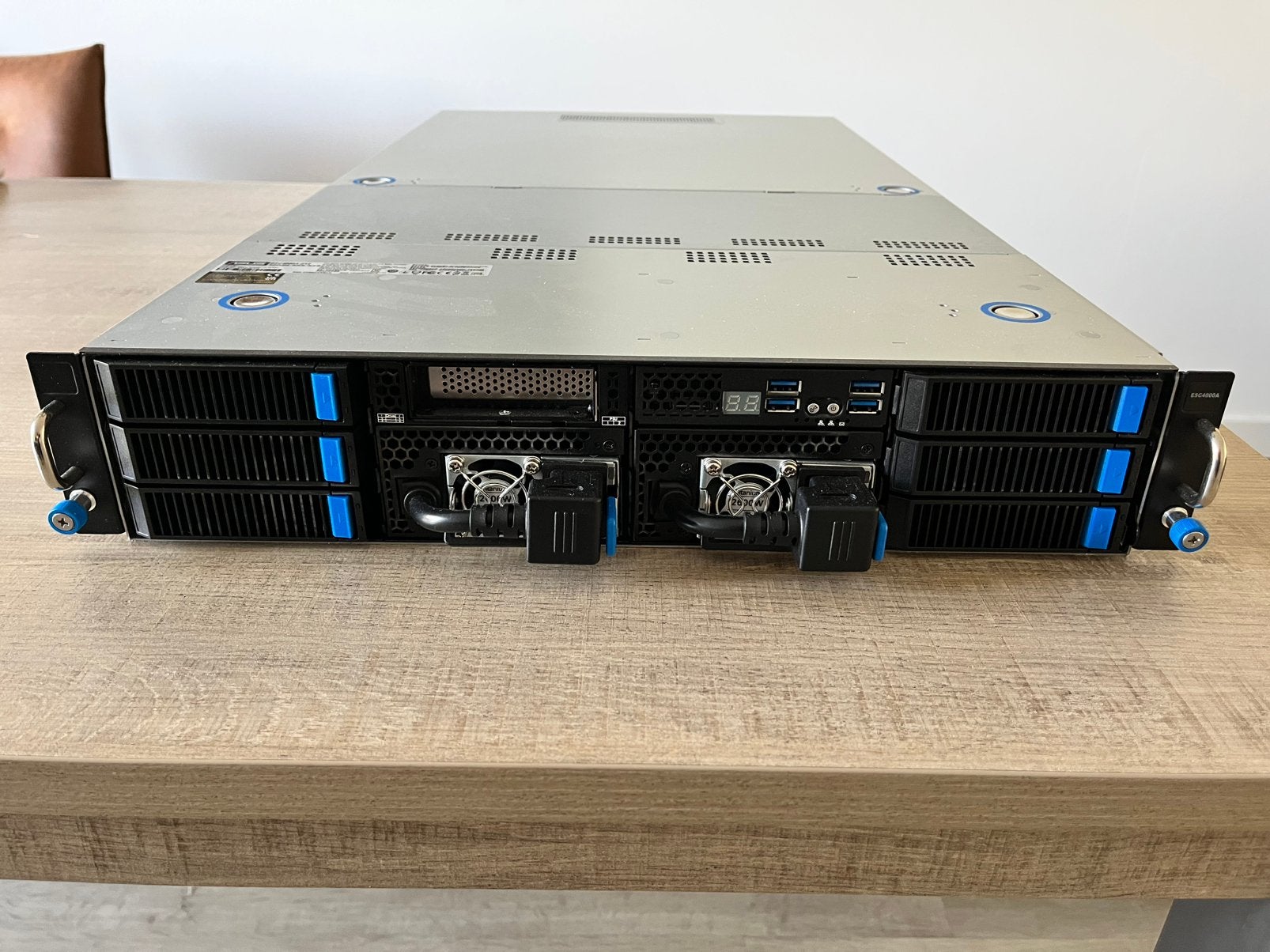 Asus ESC4000A-E12 barebone GPU Server - 1044 power on uren, Computers en Software, Servers, Ophalen, Zo goed als nieuw