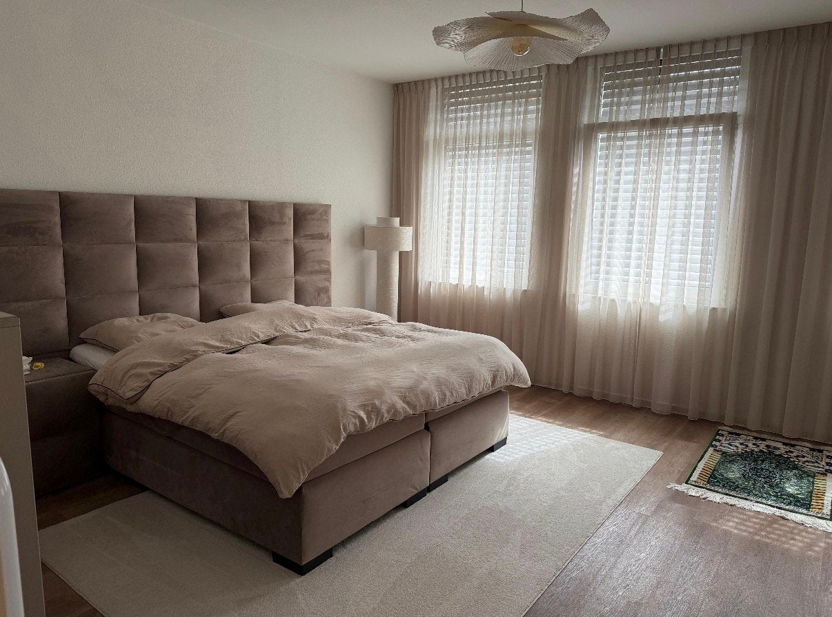 Luxe boxspring 180x200 met hoog hoofdbord + 2 nachtkastjes, Ophalen, Beige, Tweepersoons, Zo goed als nieuw