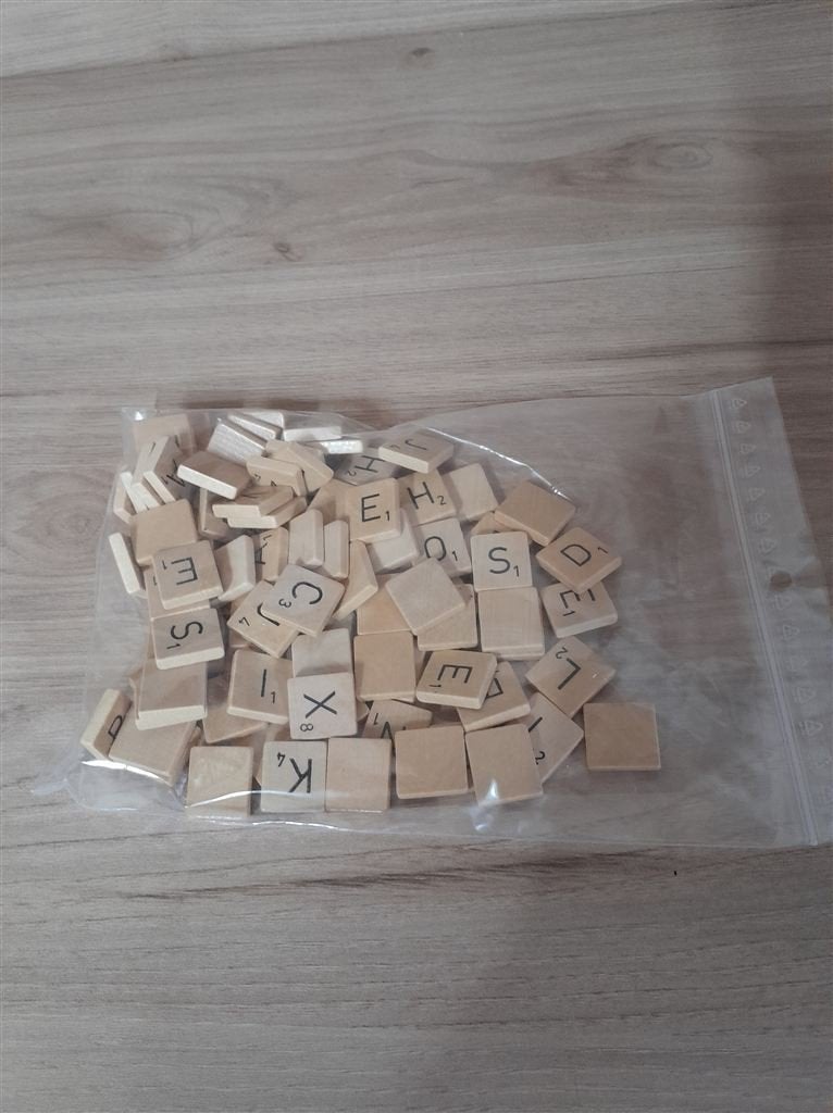 Scrabble houten letters - s1407, Hobby en Vrije tijd, Gezelschapsspellen | Bordspellen, Verzenden, Zo goed als nieuw