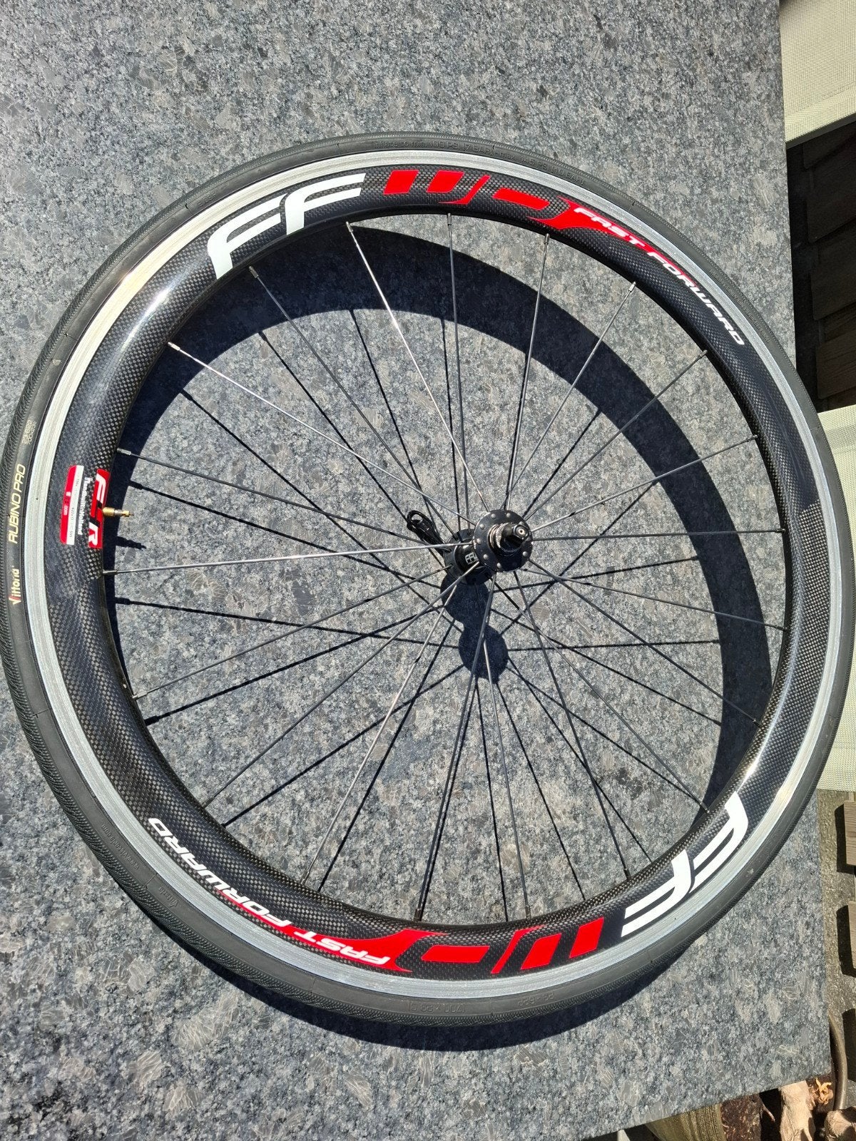 Als Nieuw: FFWD F4R Clincher/Draadband voorwiel incl. band, Fietsen en Brommers, Fietsonderdelen, Racefiets, Carbon, Ophalen, Wiel