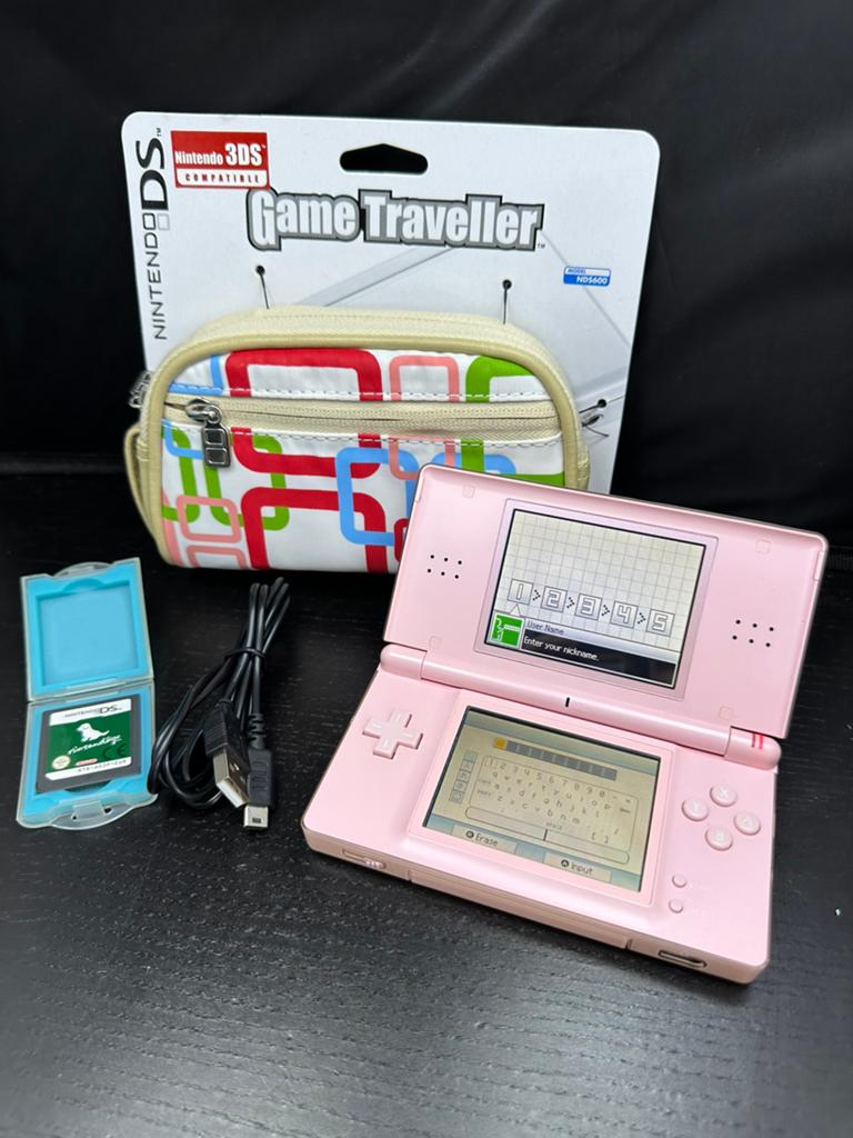 Nintendo DS Lite Roze + Nintendogs + Hoes + Lader, Spelcomputers en Games, Spelcomputers | Nintendo DS, R, Ophalen of Verzenden