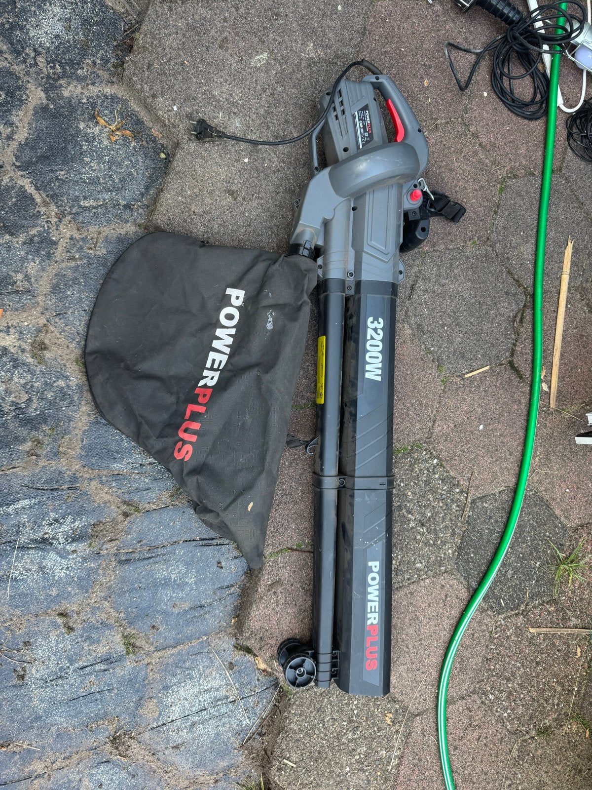 POWERPLUS 3200W Bladblazer met zuig- en versnipperfunctie, Ophalen, Gebruikt, Handgedragen, Met opvangzak