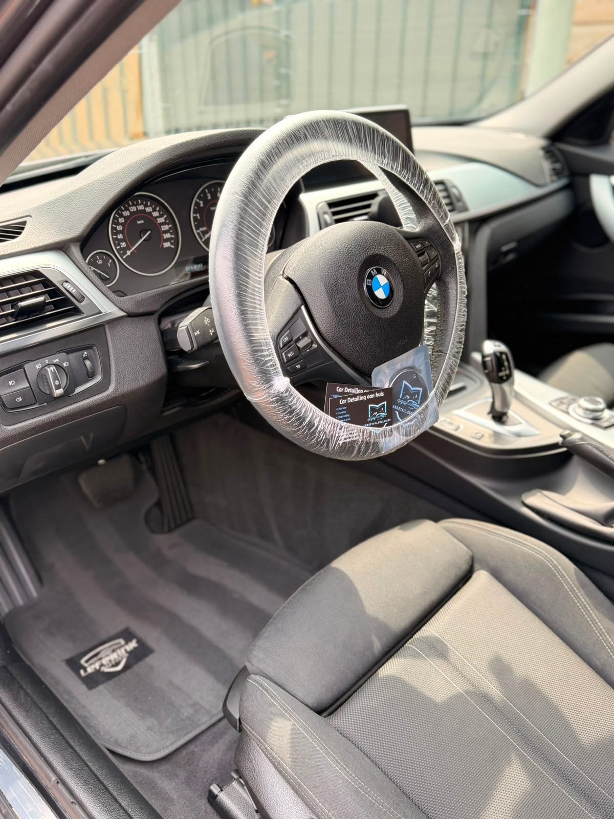 BMW 3-Serie 320i  Aut 2017 Grijs carpl.camera.stoelv.trekhaa, 1998 cc, 1800 kg, Zwart, 4 cilinders