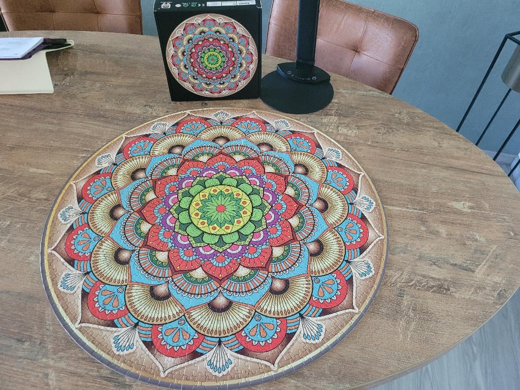 RONDE MANDALA PUZZEL 1000 stukjes kost 2,50, Hobby en Vrije tijd, Denksport en Puzzels, Ophalen of Verzenden, 500 t/m 1500 stukjes