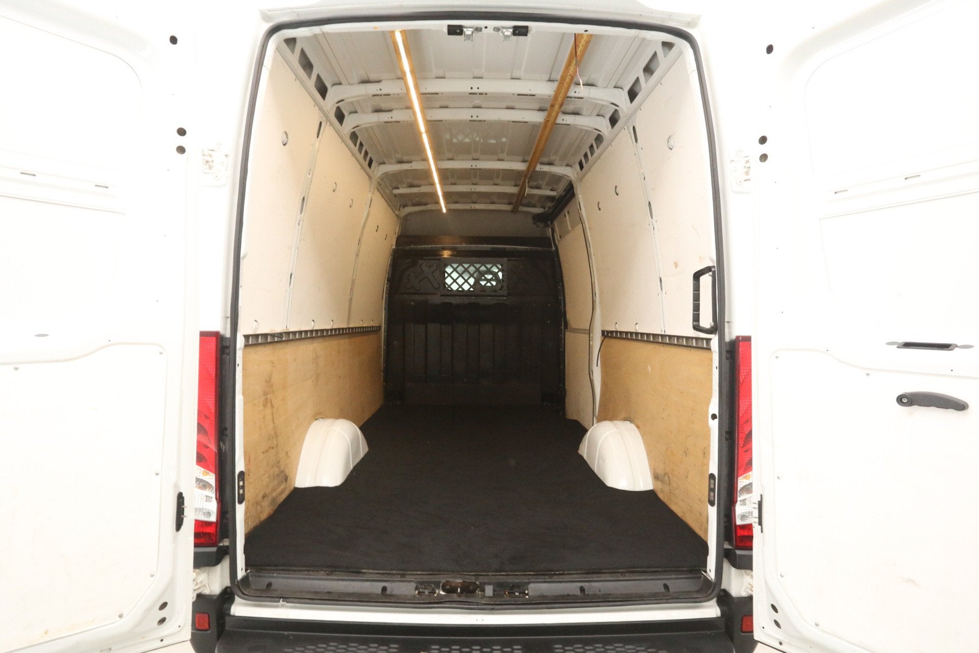 Iveco Daily 35S15V 2.3 352 L2H2 | 3500KG Trekgew. | Trekhaak, Auto's, Bestelauto's, 13 km/l, Gebruikt, Iveco, Wit