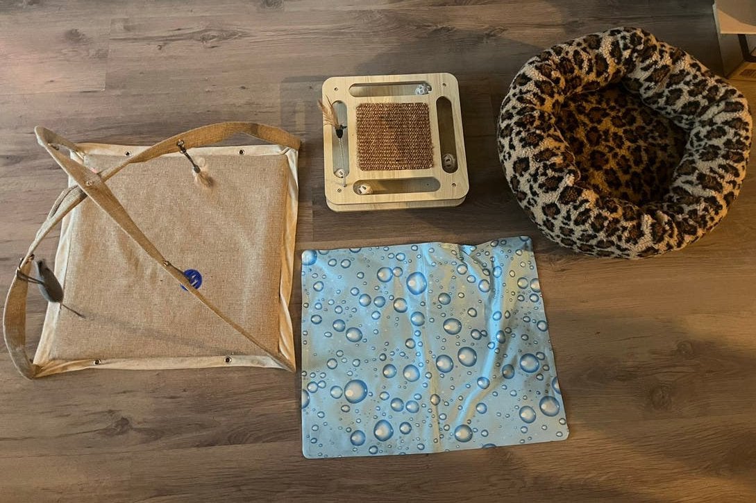Kattenpakket: speelbox, pantermand, speelmat & koelmat, Dieren en Toebehoren, Ophalen, Zo goed als nieuw