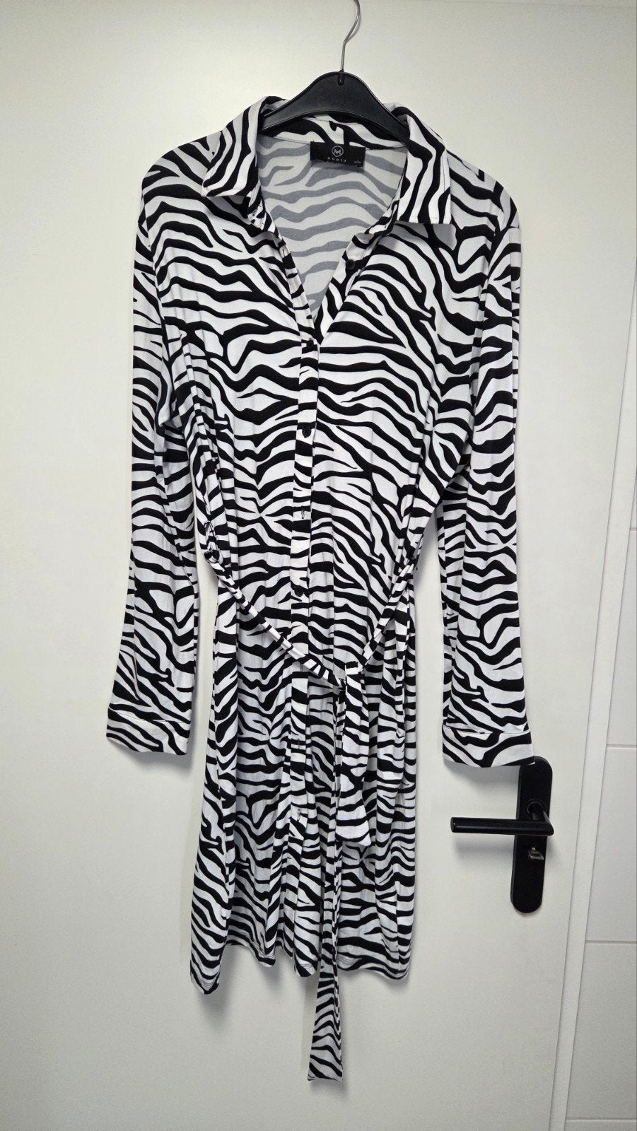 mooie doorknoop jurk zebraprint Mooij maat L/40, Kleding | Dames, Maat 38/40 (M), Mooij, Zwart, Ophalen of Verzenden