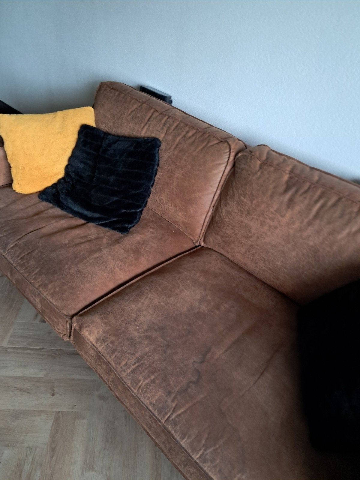 Comfortabele bruine tweepersoonsbank, Huis en Inrichting, Banken | Bankstellen, Ophalen, Gebruikt, 150 tot 200 cm, Tweepersoons