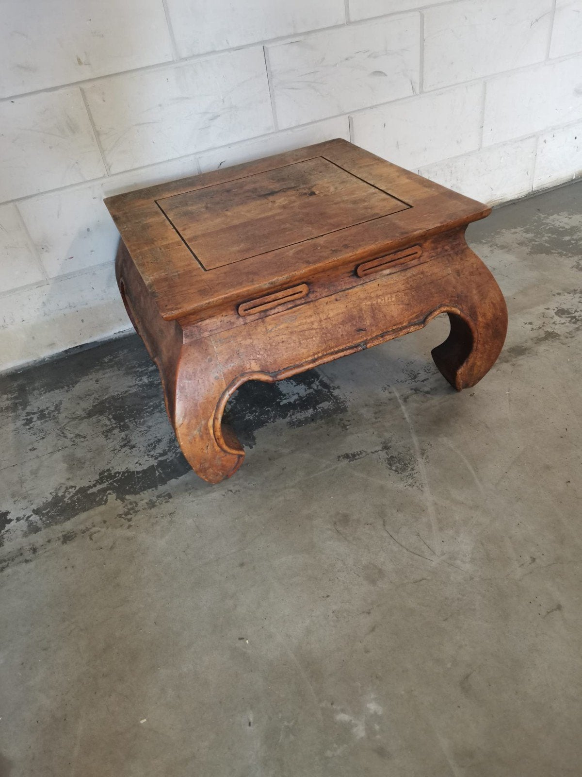 houten bijzettafel met gebogen poten, Minder dan 55 cm, Gebruikt, Vierkant, Hout