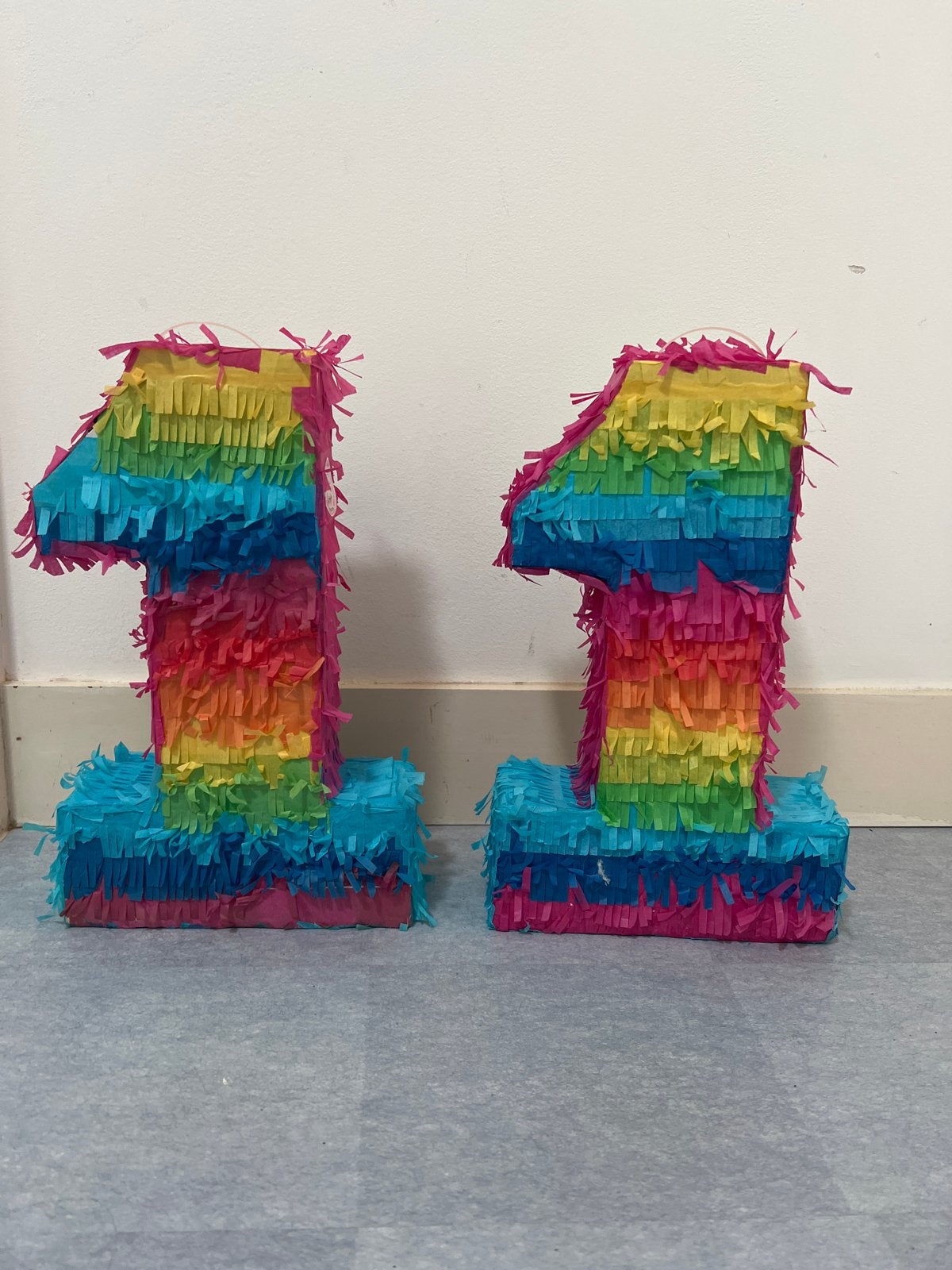 Pinata cijfer 11 - Regenboogkleuren., Ophalen of Verzenden, Zo goed als nieuw, Feestartikel, Verjaardag