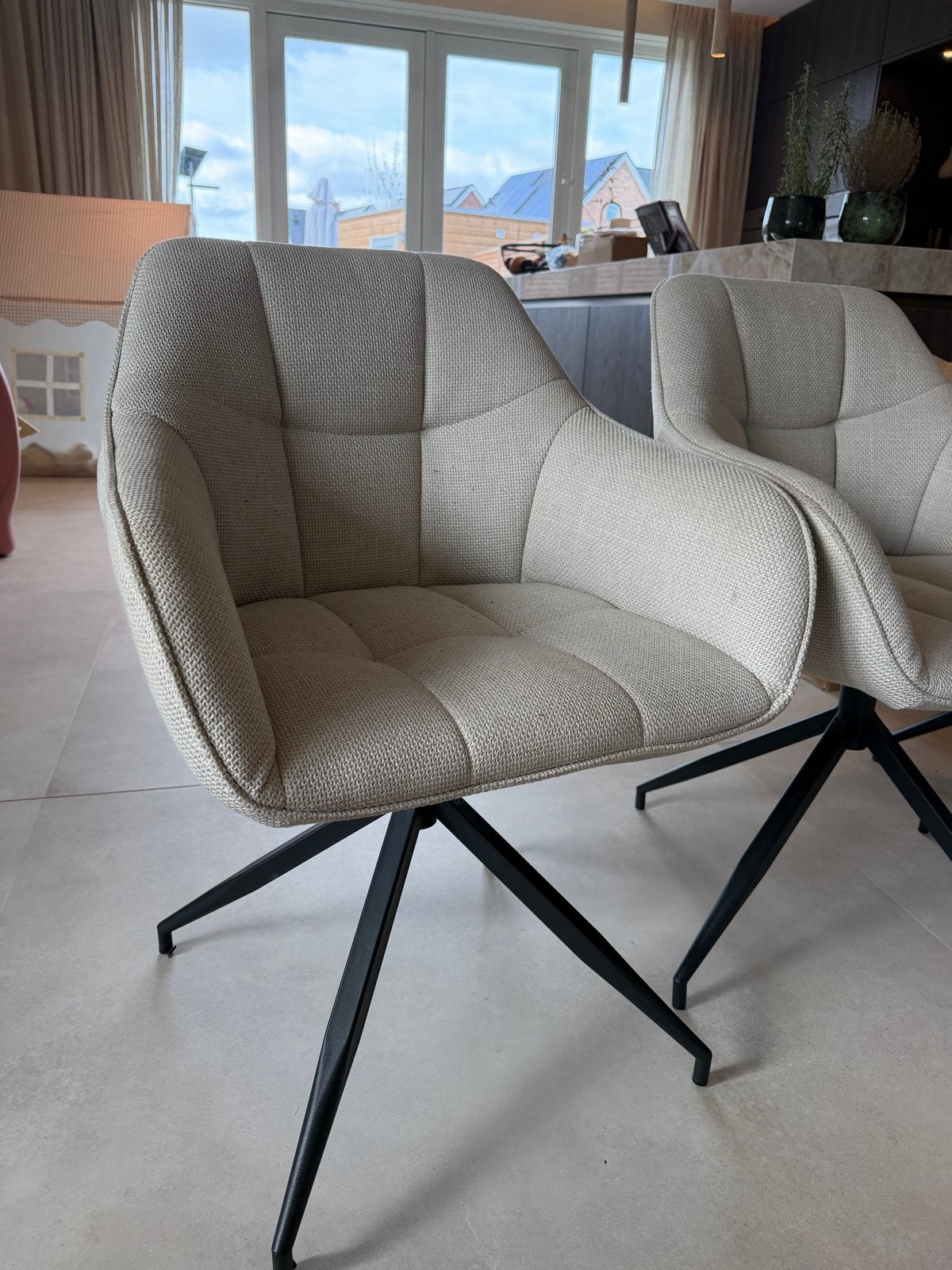 4 beige eetkamerstoelen met stalen poten, Ophalen, Gebruikt, Overige kleuren, Vier
