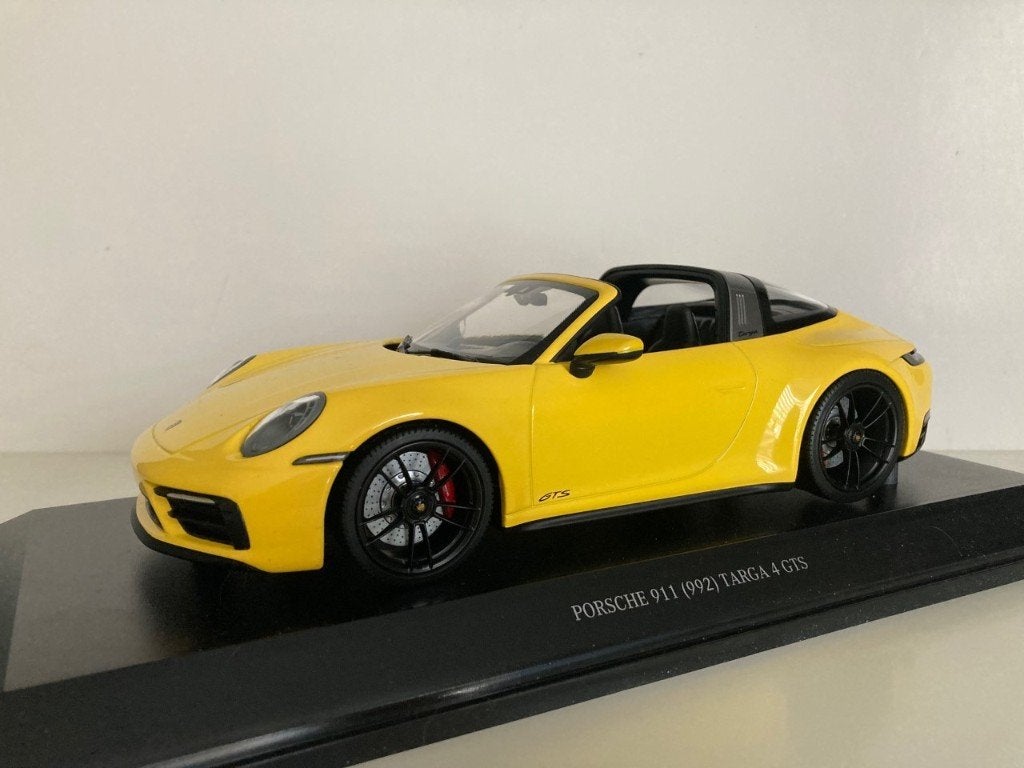Foto 4 van Porsche 911 (992) Targa 4 GTS 2021 1:18 (nieuw)
