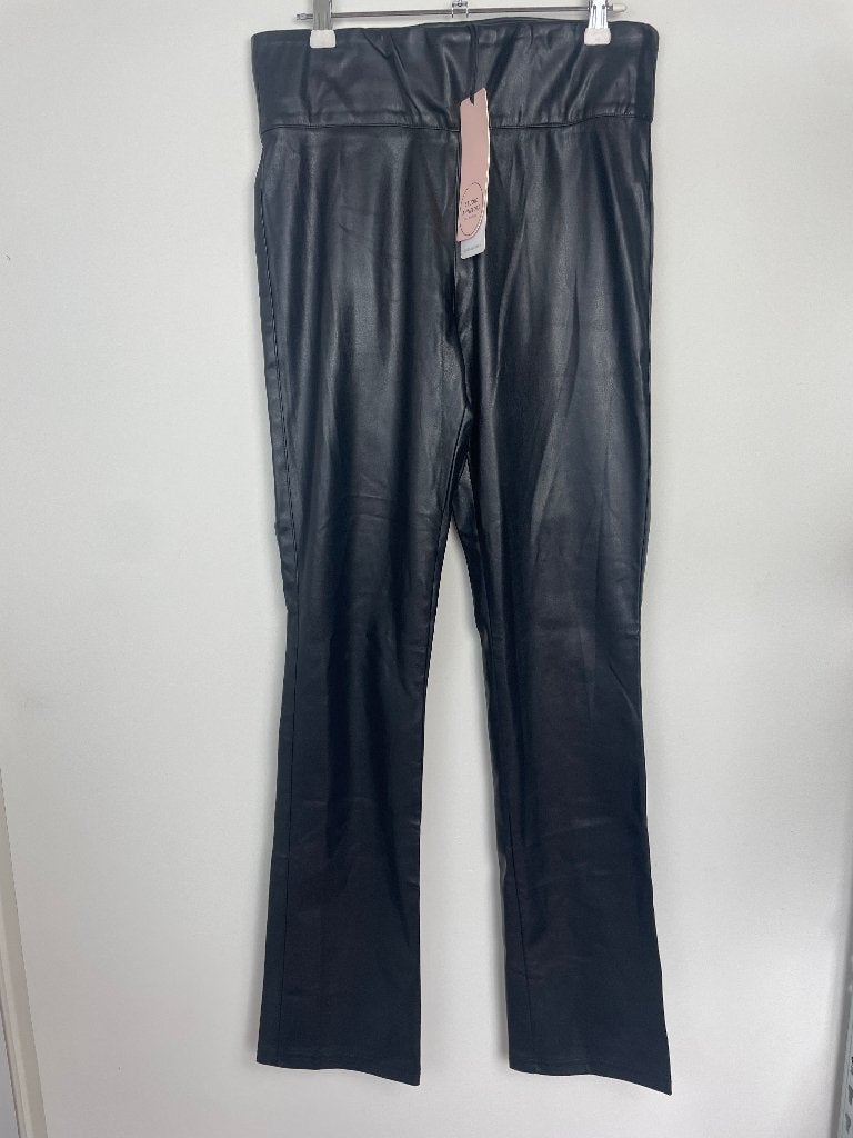 Studio Anneloes vegan leer broek maat S flared hoge taille, Studio Anneloes, Zwart, Ophalen of Verzenden, Zo goed als nieuw