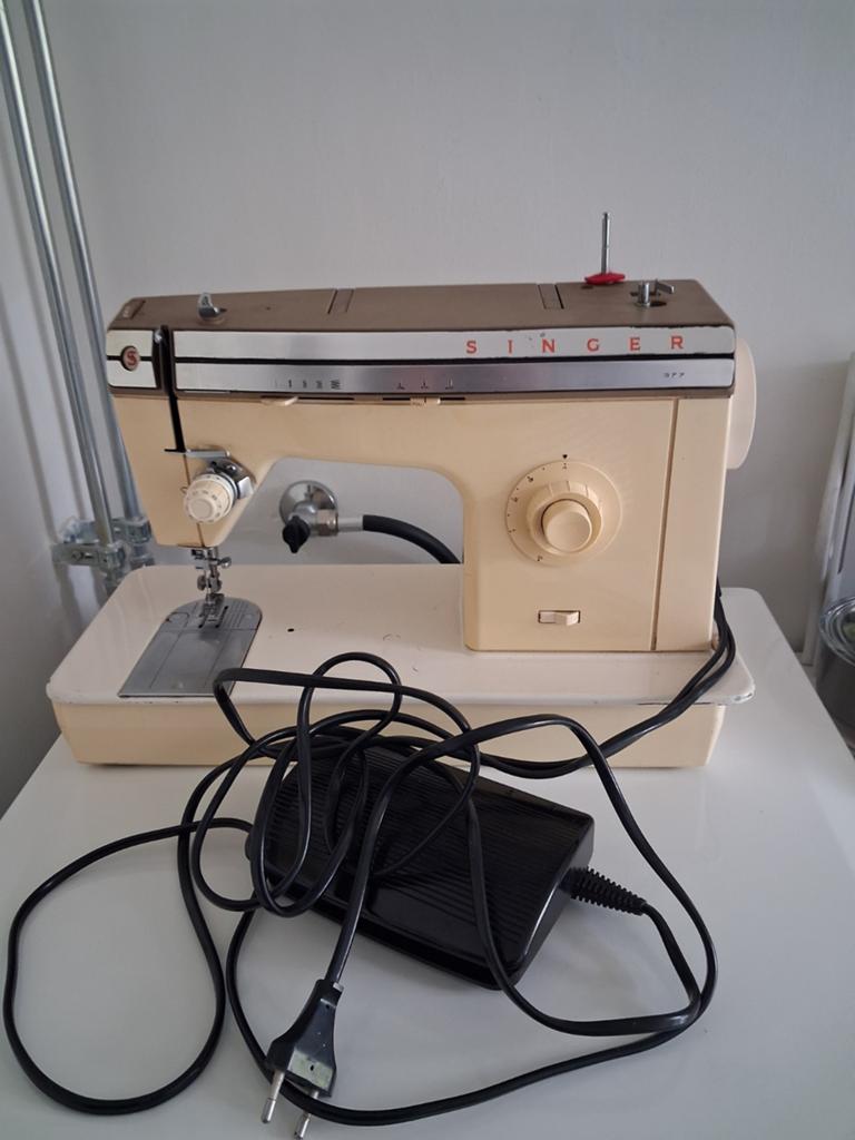 Singer naaimachine met gebruiks boekje, Ophalen, Naaimachine, Singer