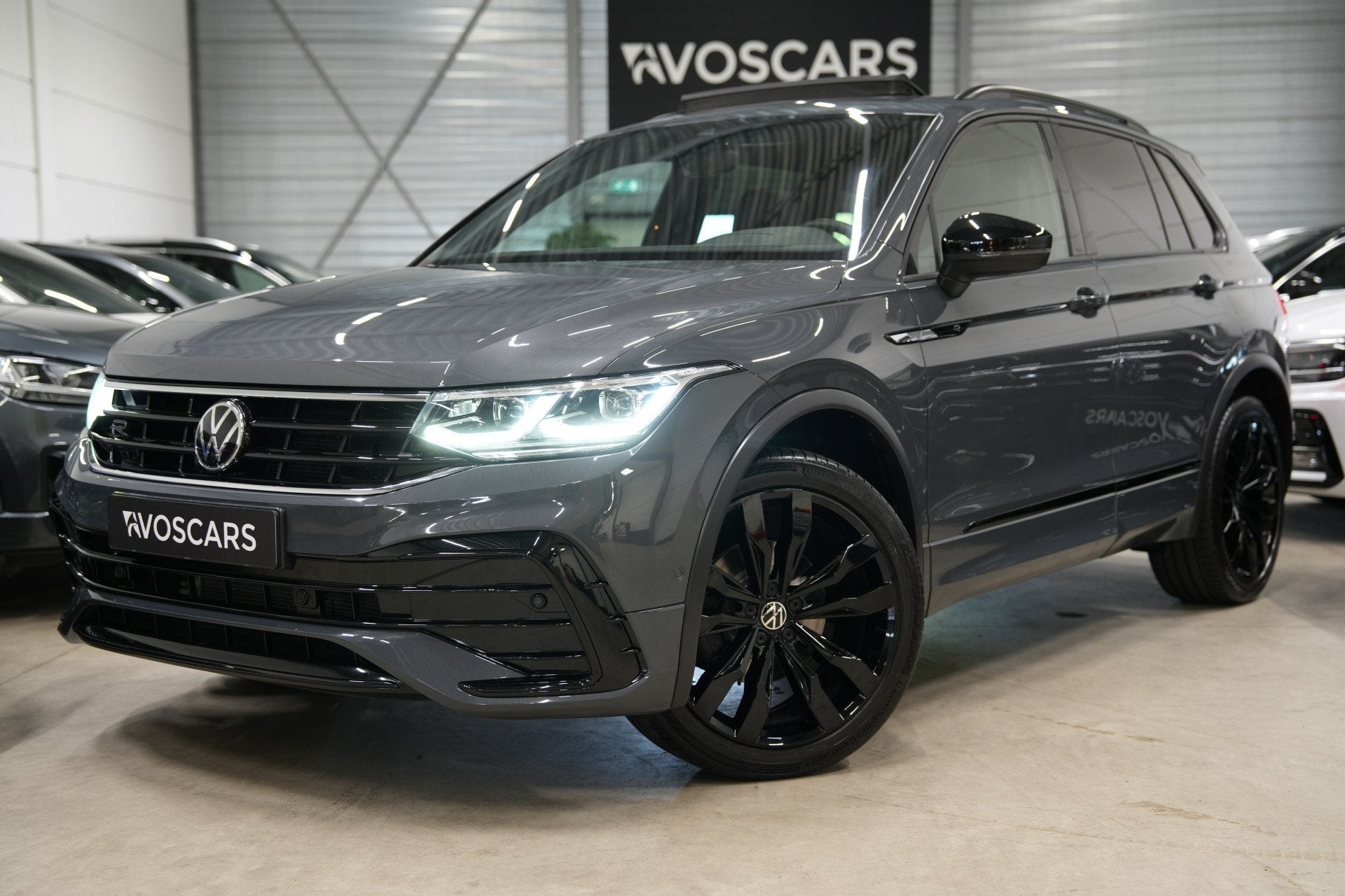 Volkswagen Tiguan 1.5 TSI R-Line * Pano - Trekhaak - Camera, Auto's, Dealer onderhouden, 15 km/l, 4 cilinders, Leder en Stof
