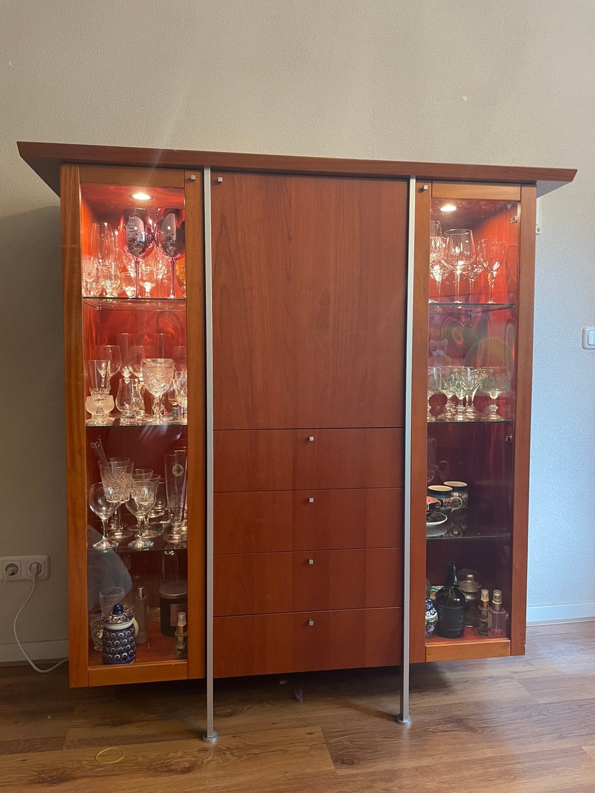 Vitrinekast te koop, Ophalen, Gebruikt, 25 tot 50 cm