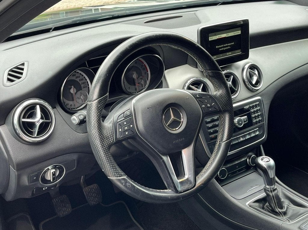 Mercedes GLA-klasse 200 Prestige Xenon/Led, Pano, Bluetooth,, Auto's, Voorwielaandrijving, Bluetooth, Gebruikt, Zwart