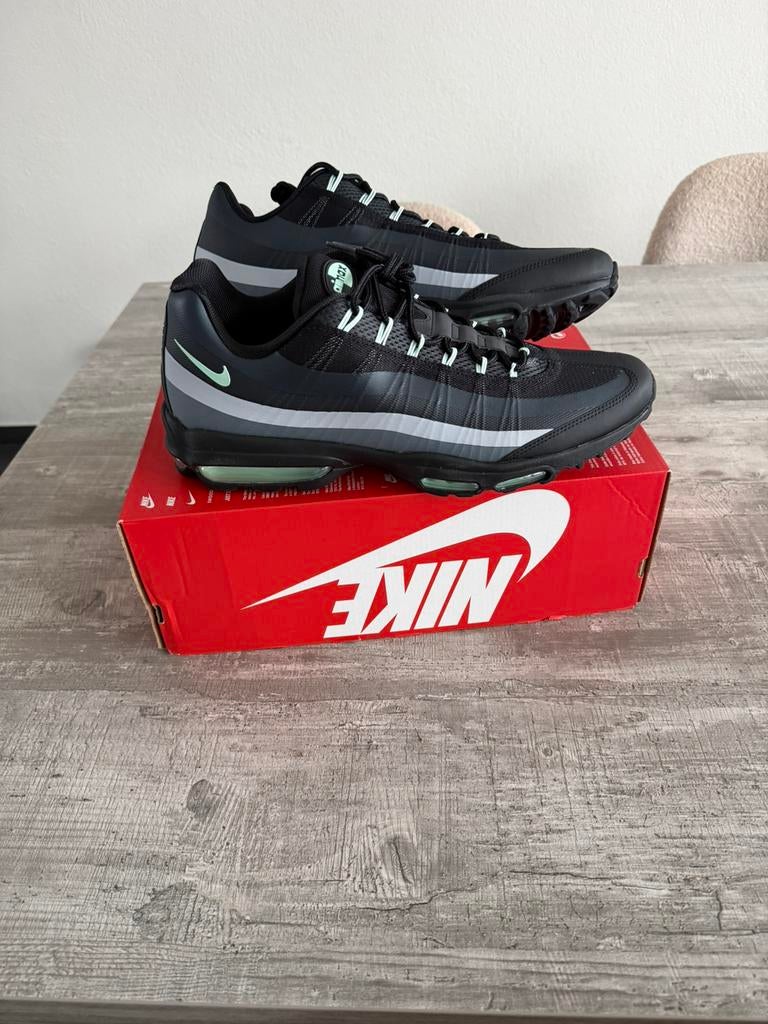 Te koop nieuw paar nike air max 95 ultra in maat 49,5 (49.5), Zwart, Nieuw, Ophalen of Verzenden, Sneakers of Gympen