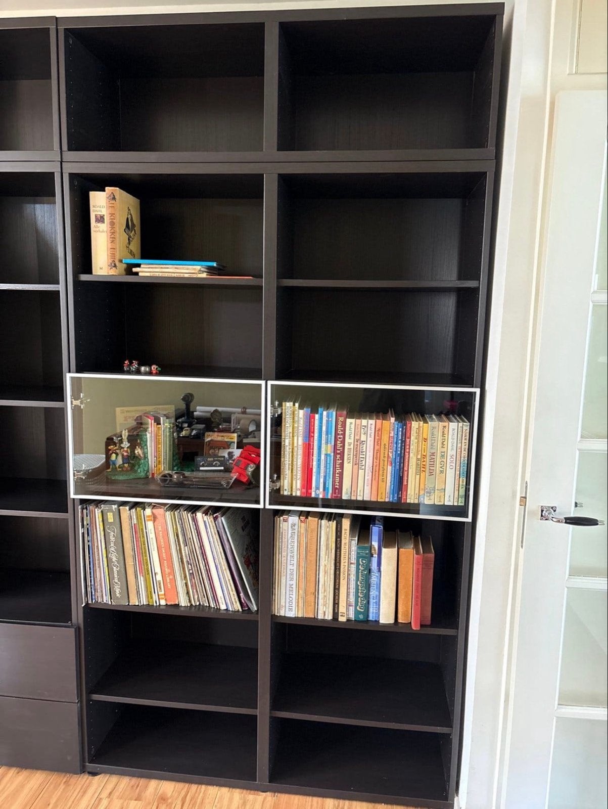 IKEA Besta Kast met Glazen Deuren - Donkerbruin, Gebruikt, 100 tot 150 cm, 200 cm of meer, Ophalen of Verzenden