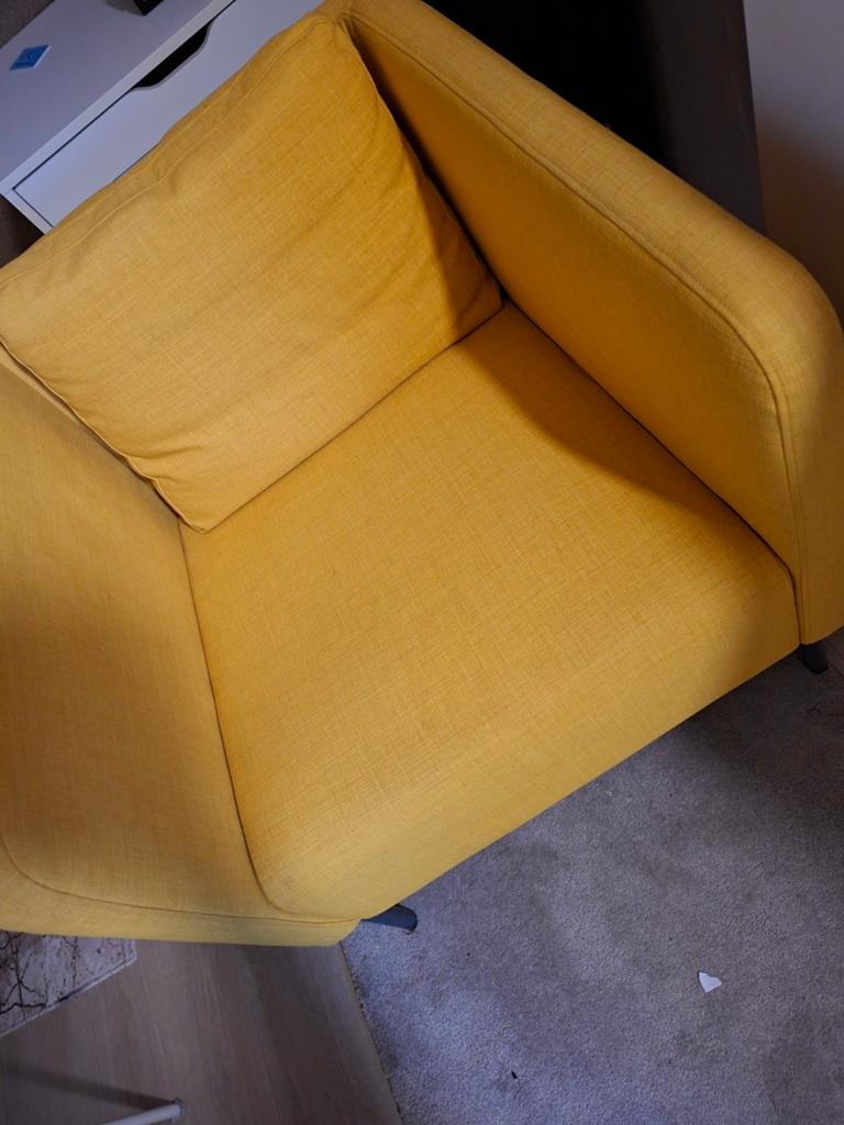 IKEA Ekerö fauteuil - Geel, Huis en Inrichting, Fauteuils, Modern, Scandinavisch, 75 tot 100 cm, Ophalen of Verzenden, Zo goed als nieuw