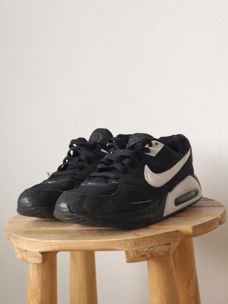 Zwarte Nike Air Max 90 | Leer en mesh | 36, Kinderen en Baby's, Kinderkleding | Schoenen en Sokken, Gebruikt, Meisje, Sportschoenen
