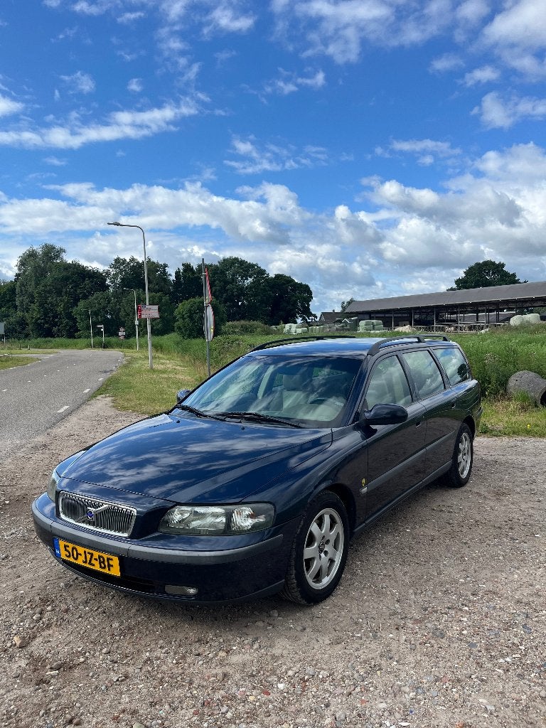 Volvo V70 2.4 | ideale vakantieauto | APK tot augustus 2027, Voorwielaandrijving, Stof, 1800 kg, Beige