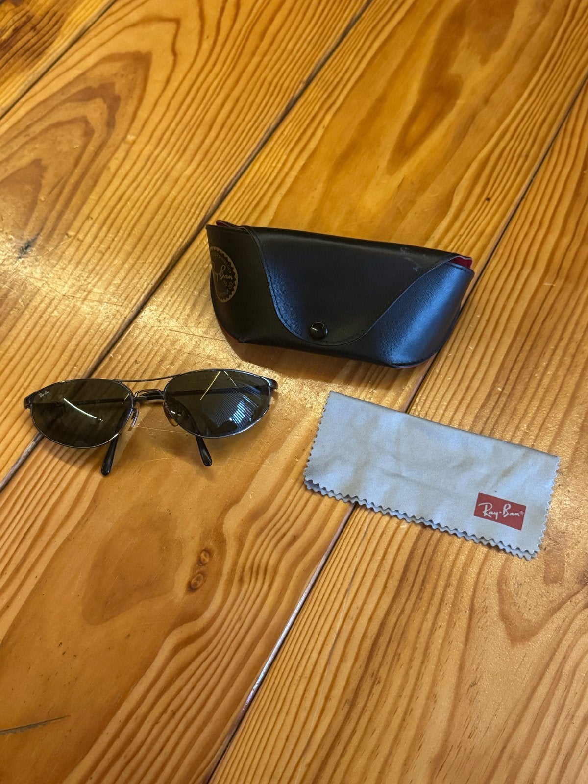 Ray-Ban zonnebril met originele koker en doekje, Ophalen, Zonnebril, Zwart, Zo goed als nieuw