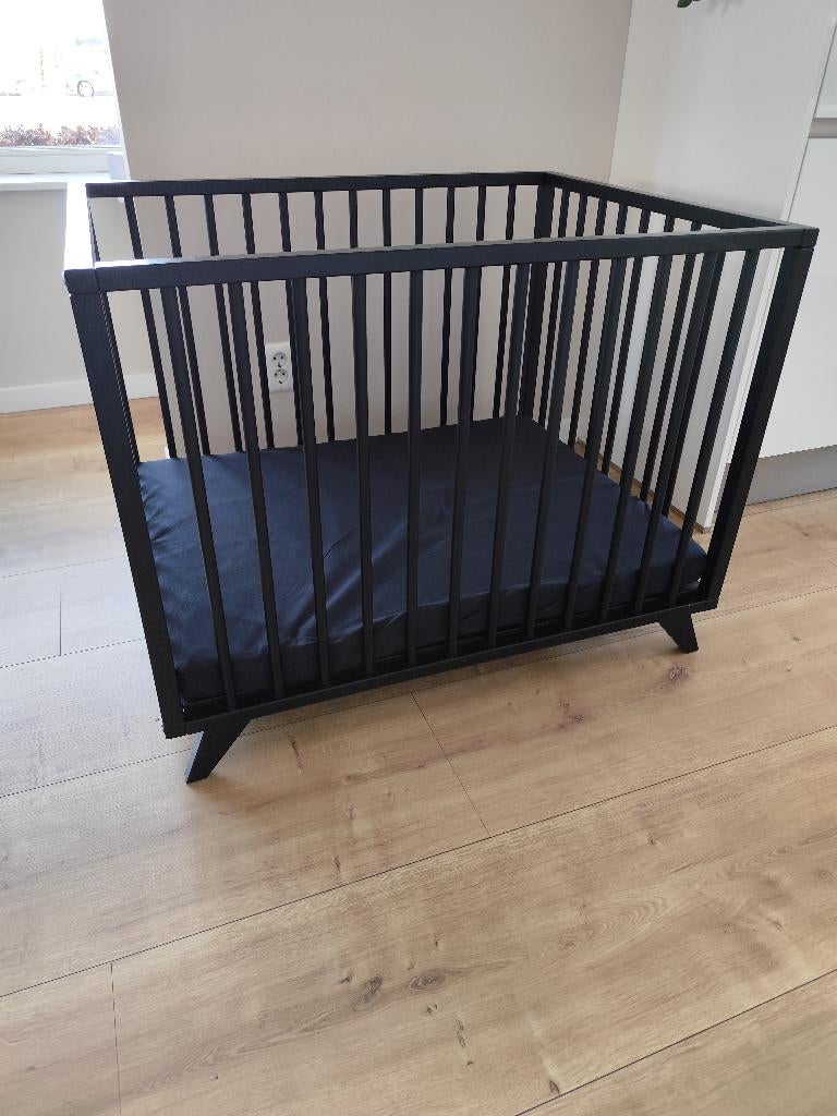 zwarte box, Kinderen en Baby's, Boxen, Ophalen, Zo goed als nieuw, Rechthoekig, In hoogte verstelbaar
