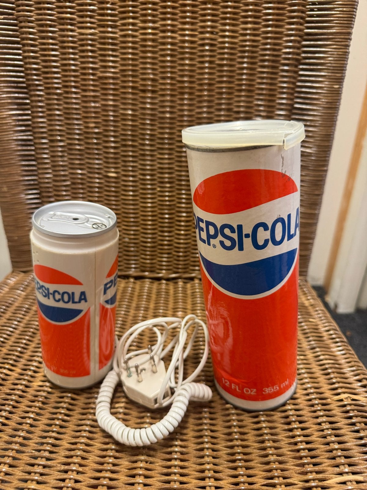 Vintage Pepsi-Cola blikjes radio en beker, Verzamelen, Ophalen, Gebruikt, Gebruiksvoorwerp