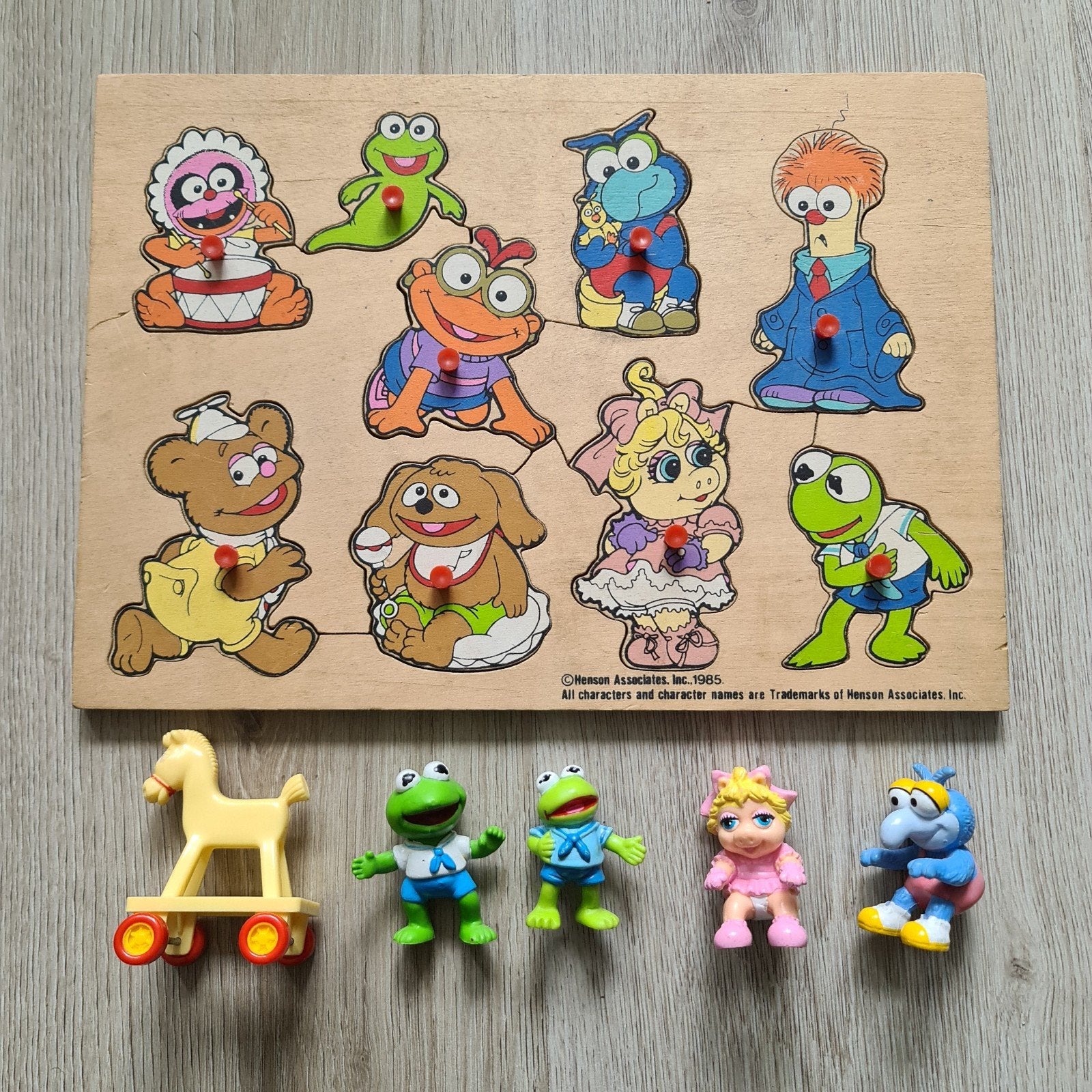 Muppet Babies jaren 80 houten legpuzzel en poppetjes, Ophalen of Verzenden, 10 tot 50 stukjes, Gebruikt