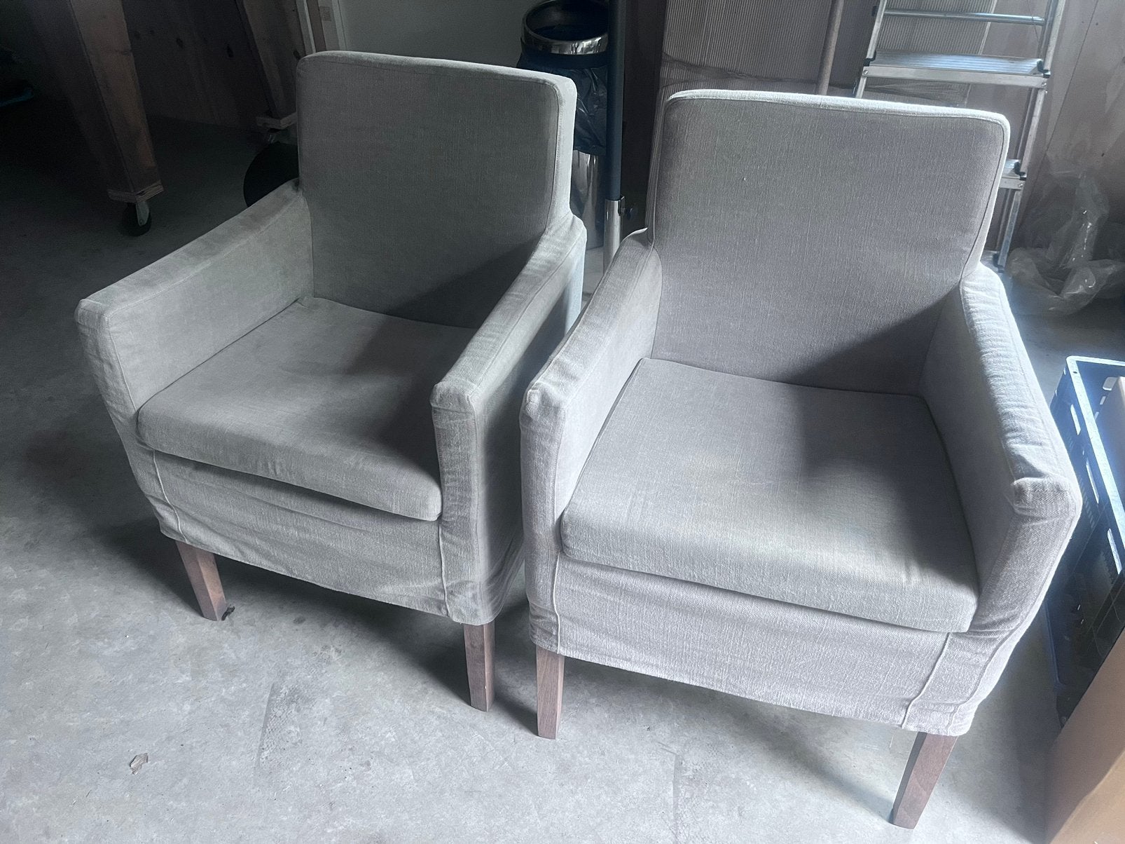 Te koop: 2 mooie eetkamerstoellen “ Bas”, Huis en Inrichting, Ophalen of Verzenden, Zo goed als nieuw, Stof, 50 tot 75 cm