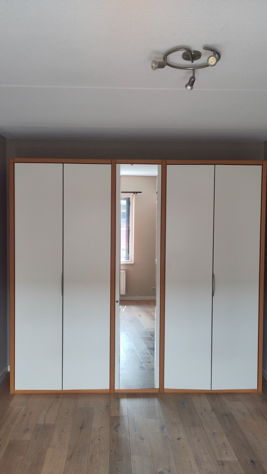 Kledingkast met spiegel en veel opbergruimte, Huis en Inrichting, Kasten | Kledingkasten, Ophalen, Met deur(en), Gebruikt, 200 cm of meer