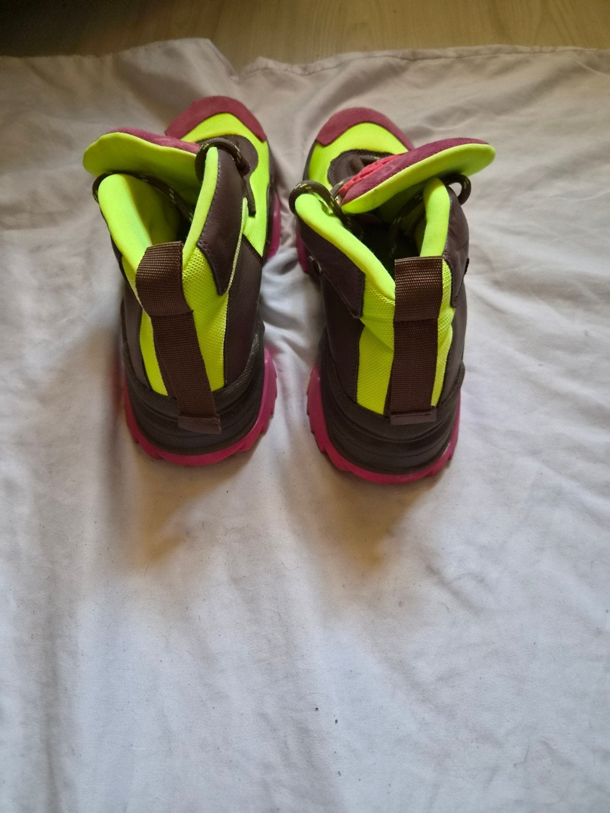 VDR via dell Rose, Ophalen of Verzenden, Zo goed als nieuw, Roze, Sneakers of Gympen