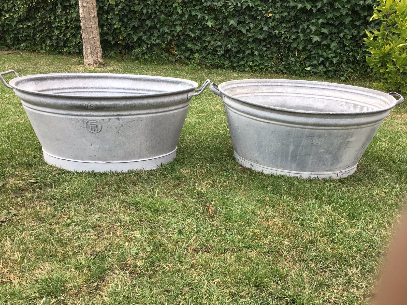 2 grote oude antieke zinken teilen teil in uitstende staat, Ophalen