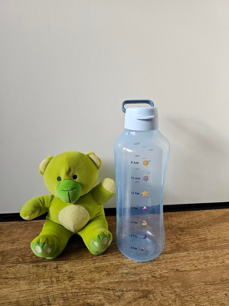 # Tupperware nieuwe 2 liter fles met handvat en dagindicatie, Huis en Inrichting, Keuken | Tupperware, Ophalen of Verzenden, Nieuw