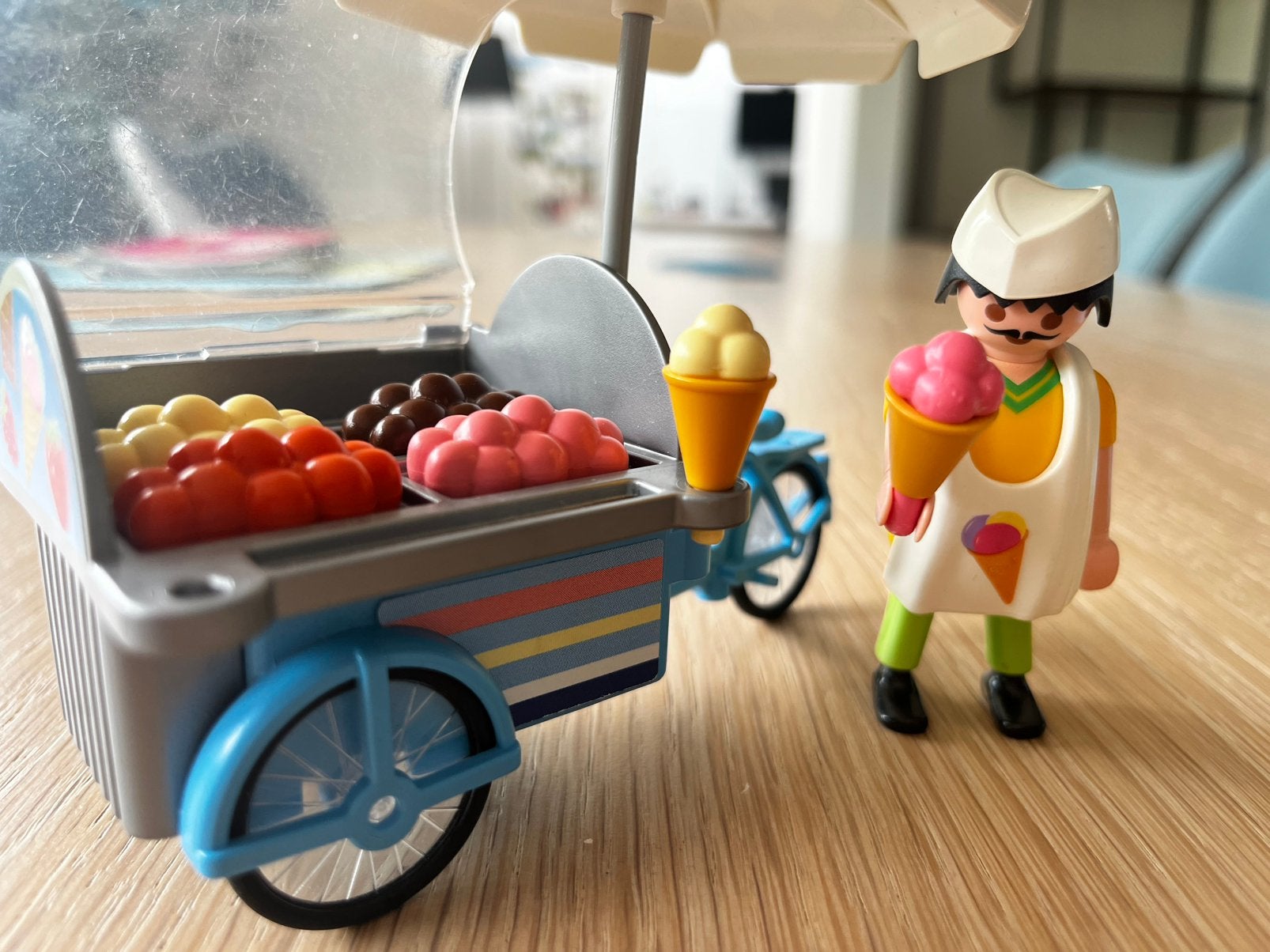Playmobil ijscokar ijskraam ijsverkoper compleet, Ophalen of Verzenden, Zo goed als nieuw