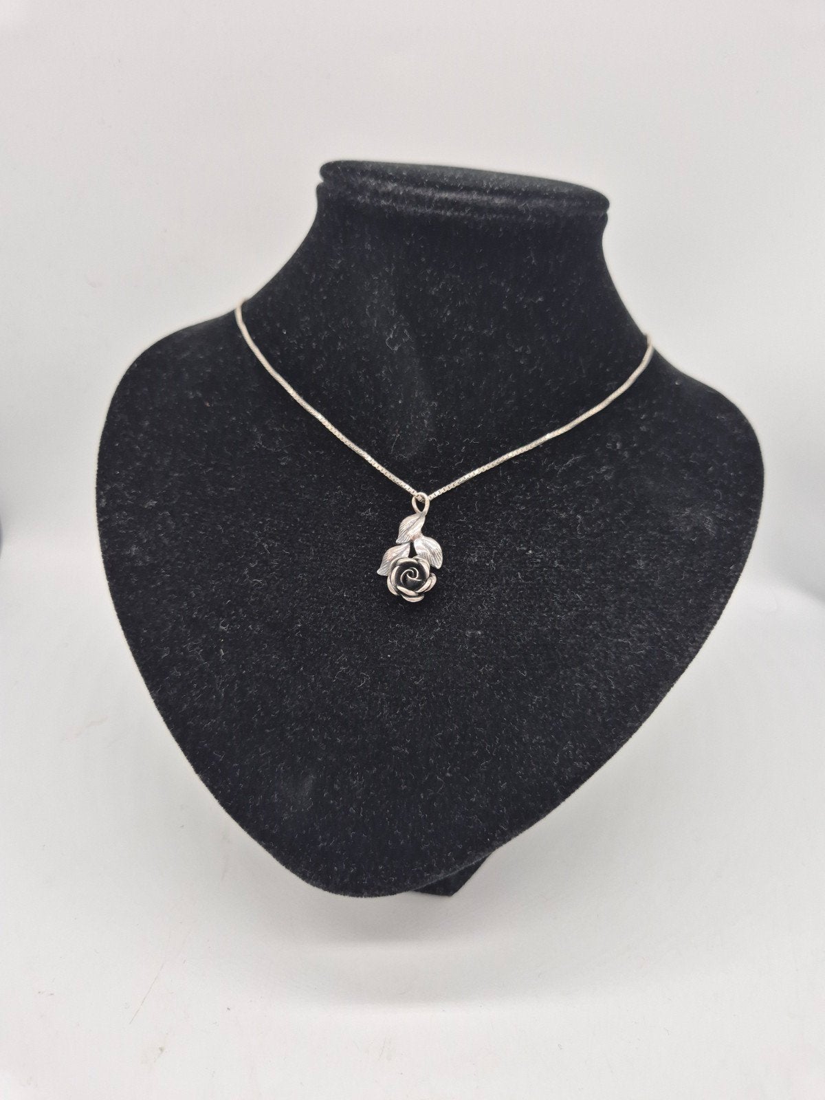 Lange Zilveren Ketting TEKA 925 met Rozen hanger - 61cm, Met hanger, Gebruikt, Verzenden, Zilver