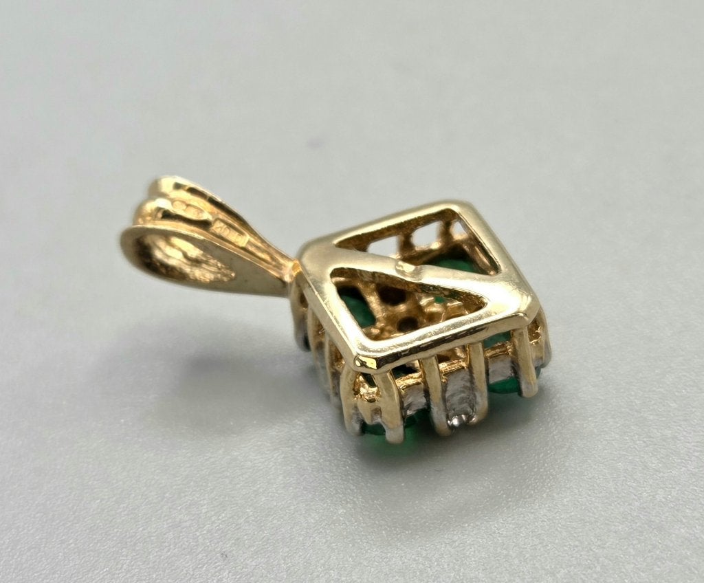 Vintage gouden hanger met smaragd en diamant. 2026/609, Overige voorstellingen, ., Ophalen of Verzenden, Zo goed als nieuw