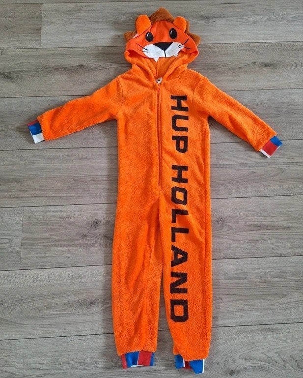 WK voetbal Oranje leeuw onesie maat 110/116, Ophalen of Verzenden, Zo goed als nieuw, Jongen of Meisje, Overige typen