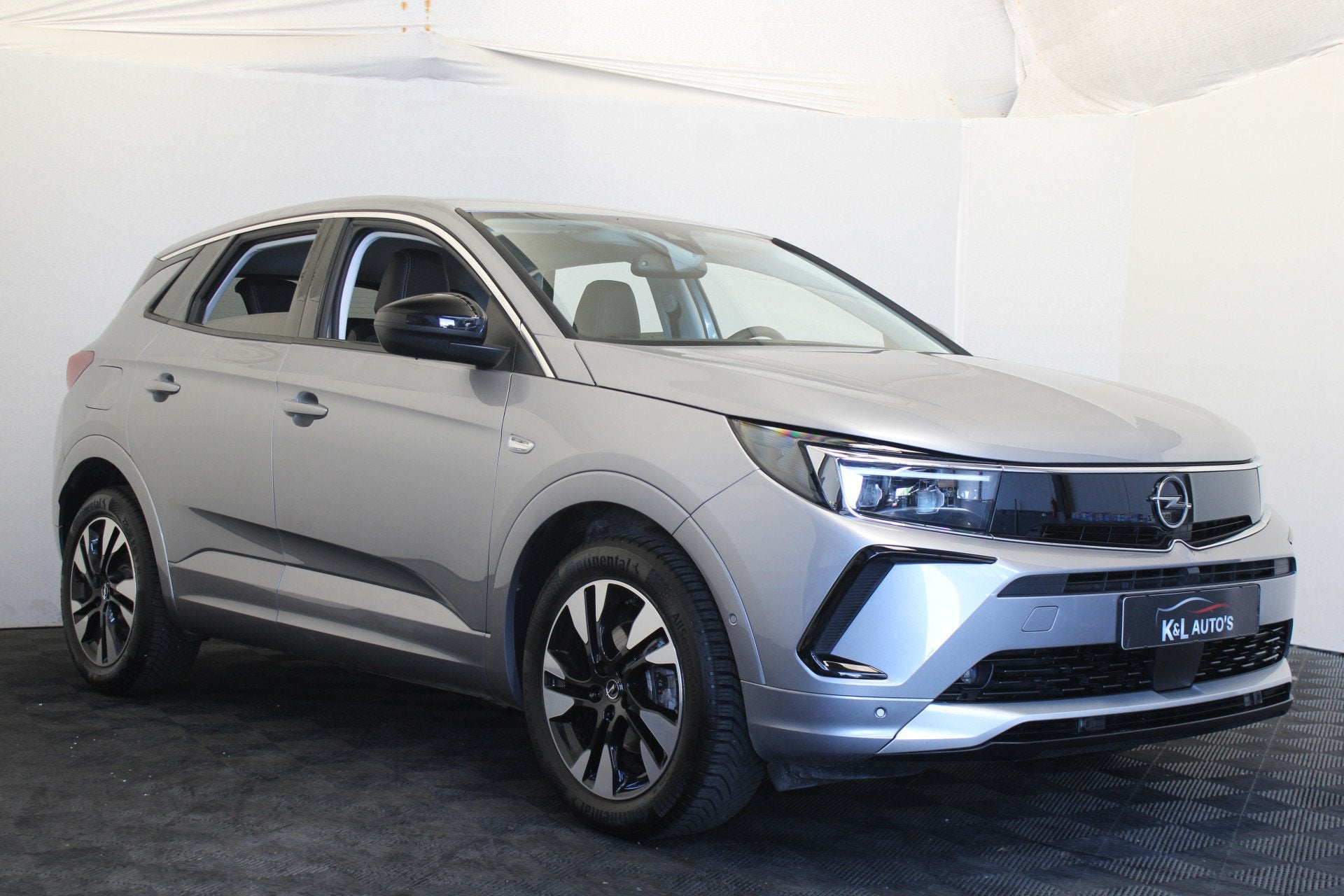 Opel Grandland 1.2 Turbo Elegance (bj 2023), Auto's, Gebruikt, Zwart, 1199 cc, Alcantara